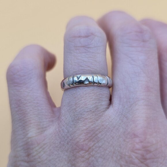 Size 7 Sterling Silver Lines And Triangle Shapes Band Ring A5160 - Picture 2 of 7